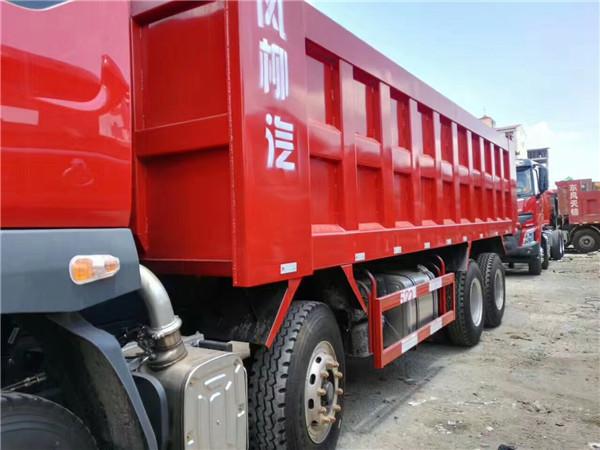 霸龙h7国五最新款 前四后八自卸车新车到货 6.8米到7.