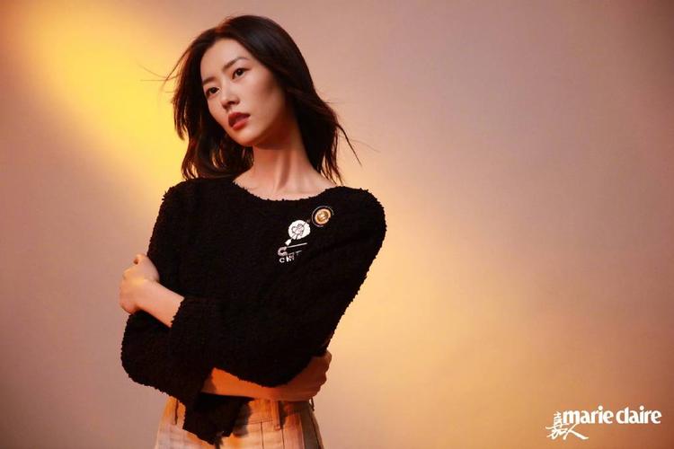 女 刘雯 > 刘雯时尚优雅香水大片写真图片(1/3) 返回首页 电脑壁纸