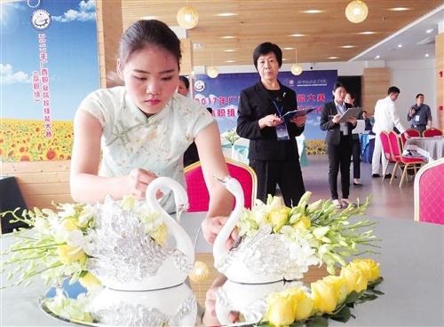 中餐主题摆台有动物有花草,台面布置很有创意
