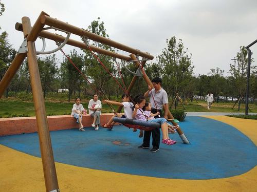 其它 洛阳文博体育公国 写美篇  文博体育公园是健身的好地方,是孩子