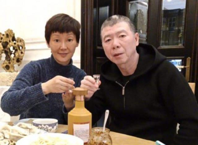 冯小刚跟张娣结为夫妻15年为什么最后选择离婚娶徐帆