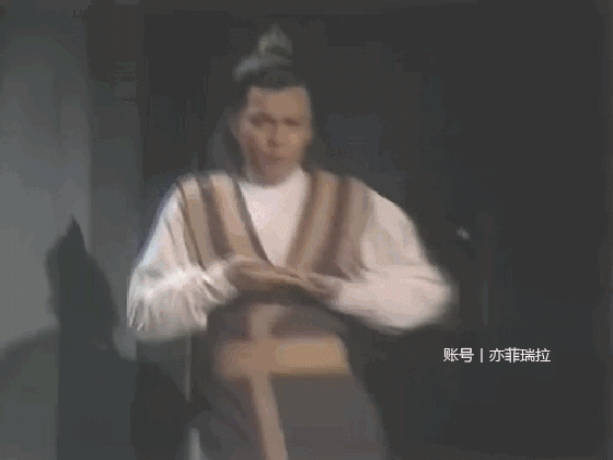 这部剧的特效在当时来说已经可以了,比如下图里降龙十八掌的特效,小