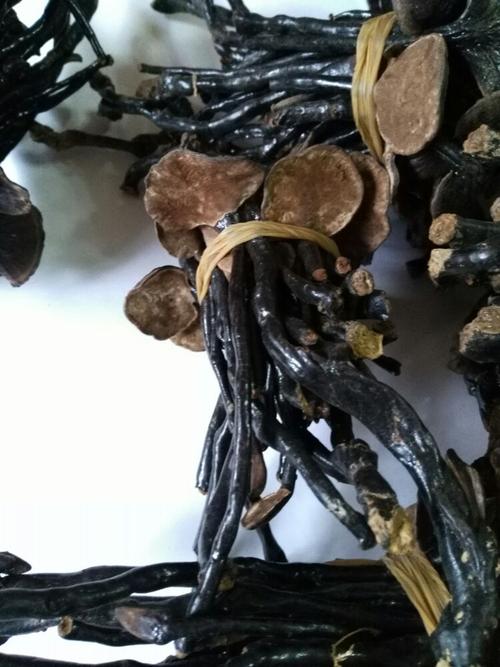 老挝产半野生黑竹灵芝