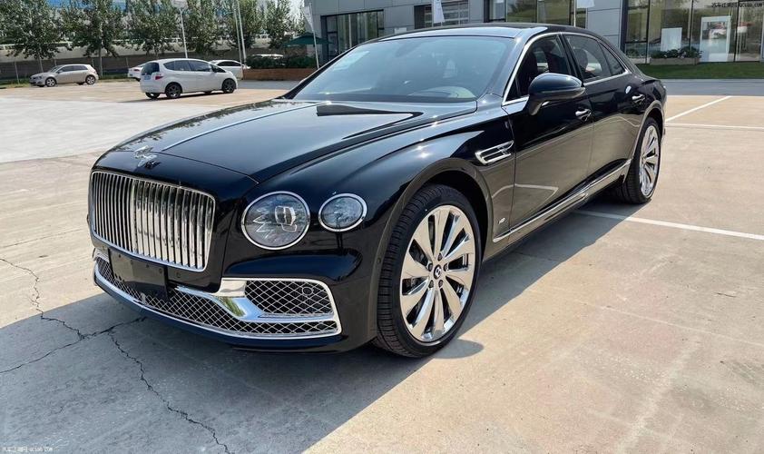 2021款宾利飞驰v8宝石黑五座配置解读