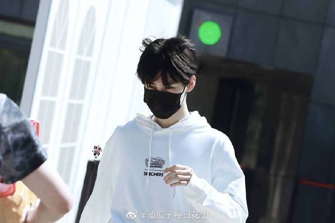 张真源炸毛自拍