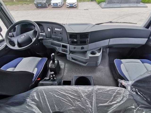 自动挡欧曼gtl牵引车实拍康明斯x12发动机米其林轮胎康迈轮毂