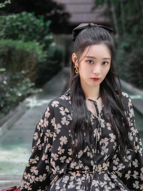 女神徐艺洋:第4896期时尚潮流穿搭美图欣赏!