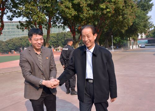 第七届校董事会暨第四届校友总会成功换届得到广大校董校友支持,金座