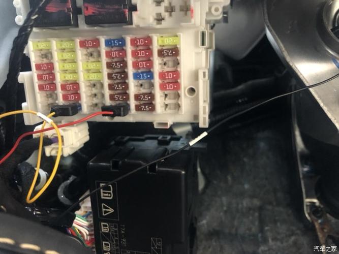 本田xrv记录仪保险盒取电位置