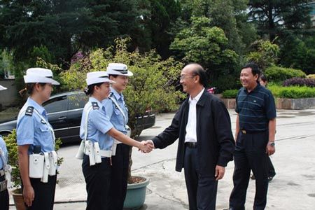 [云南]临沧市,区党委出席临翔区交警大队警用电动巡逻