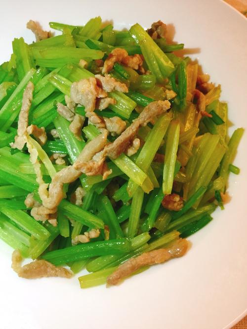 秘制怀山芹菜炒肉丝