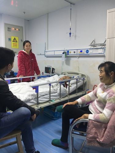 写美篇 下图照片是:2020年3月1日晚上老太太在岳阳市第四人民医院住院