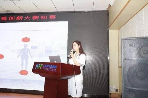 左:脊柱外科康晓霞 右:妇产科孟燕