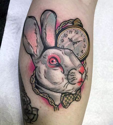 生命力的含义,如果过年祈求一个好孕到,似乎也可以尝试兔子方面的纹身