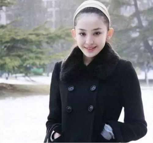 翻看古力娜扎北电生活旧照,周冬雨的绿领子亮了