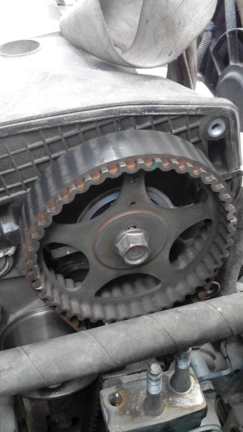 这个途胜2.0发动机g4gc,单凸轮轴皮带的凸轮轴上面的标记在哪儿