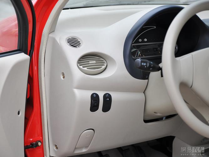 奇瑞qq 3 2012款 时尚版1.0mt启航型