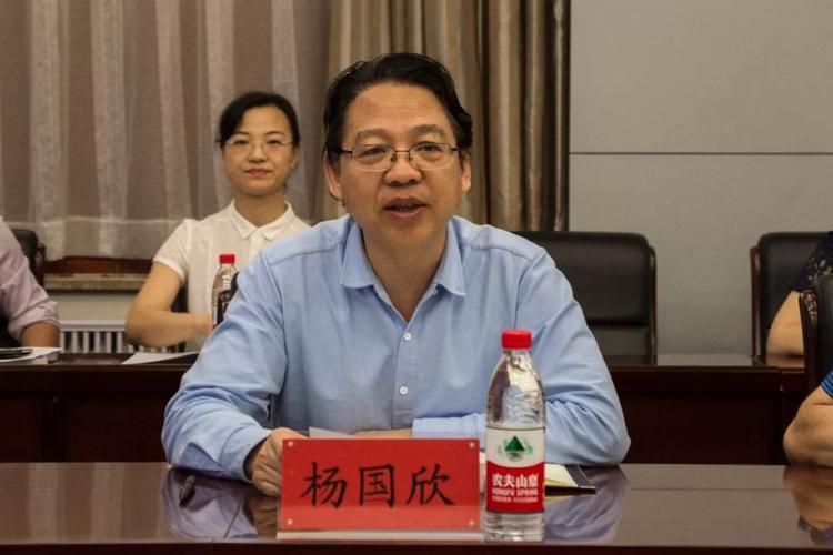 党委武装部部长杨国欣主持会议