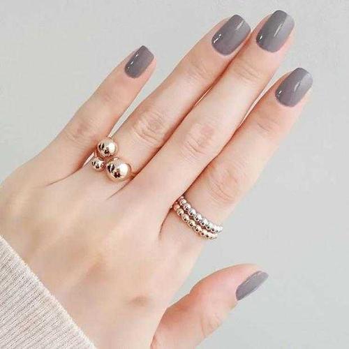 简约单色美甲图片