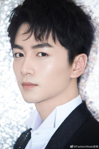 恭喜@陈晓 凭借《如影随心》获得 最受欢迎男演员奖