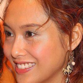 小麦色皮肤 趋 势 :欧美国家女生的理想肤色 原 因 :跟小麦颜色相似