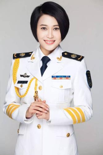 演员 朱薇薇以特殊的身份,讲述这些共产党人的感人事迹.