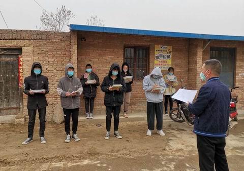 灵宝故县一中:把脉问诊解疑惑 走访入户送温情