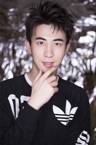 李川的个人资料 演员李川家庭背景被扒不简单