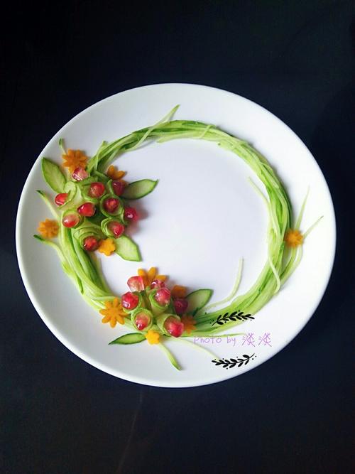 淡淡小小厨做的《用心爱生活》(果蔬花环/果蔬盘饰/蔬菜摆盘/蔬菜盘饰