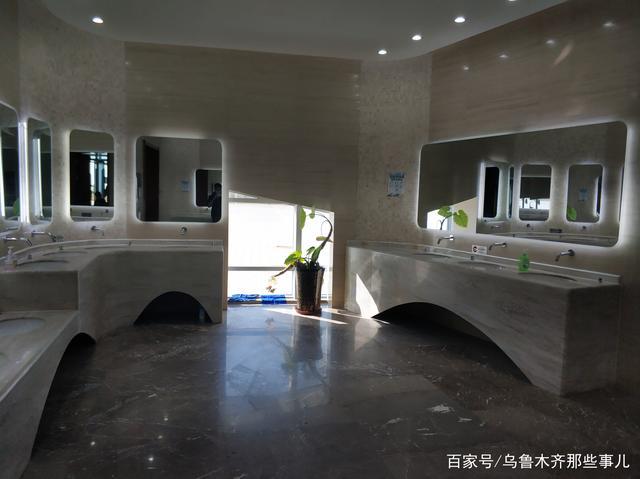 乌鲁木齐最豪华公厕在这里,一千多平方米,堪称五星级