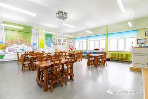 意大利语沙龙意大利语沙龙教室主打简约轻松的风格,简洁干净的座椅