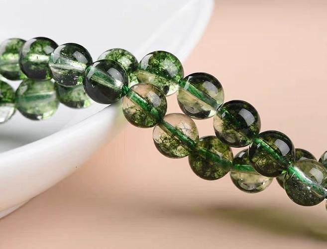 白水晶人工震裂再注色,更可耻的是玻璃震裂再注色,然后充当绿幽灵卖
