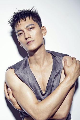 刘帅良写真大片 浓浓夏日气息运动感十足