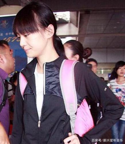 郑爽十年前青涩旧照,看到正面粉丝都认不出,这是同个人?