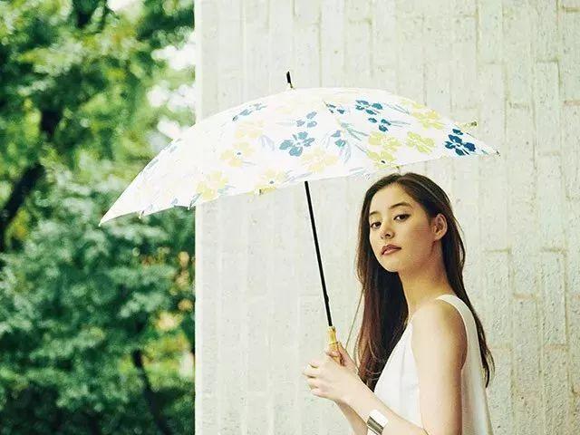 日本的女生,几乎人手都有一把 w.p.