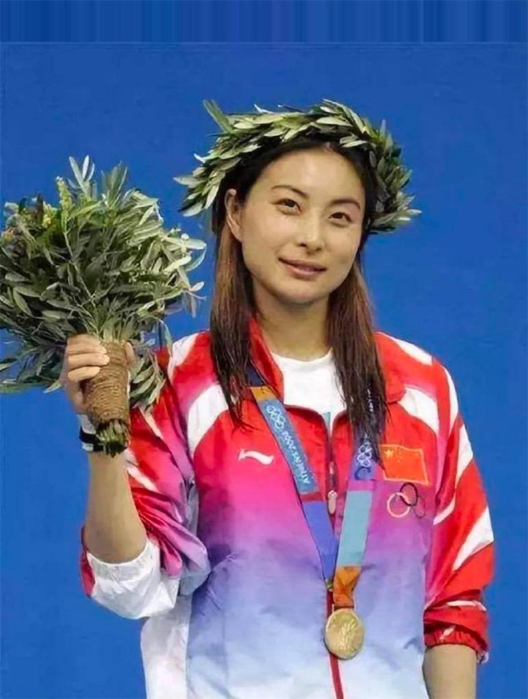 视频跳水皇后回泳池郭晶晶将任东京奥运会跳水评委