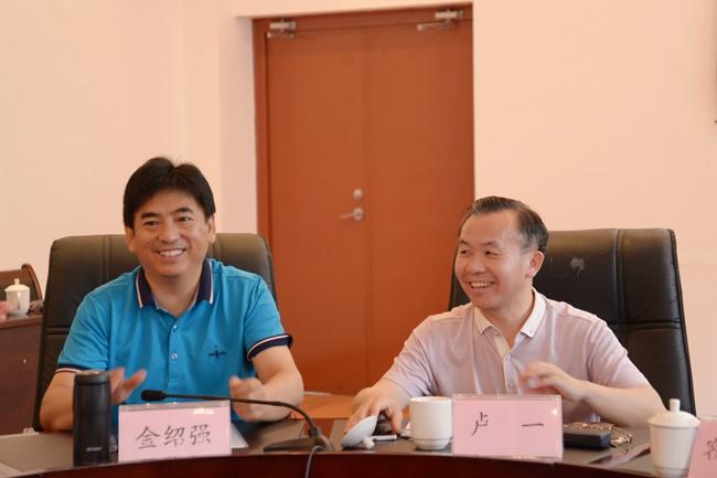 小金县金绍强县长,容中尔甲一行来我校座谈交流