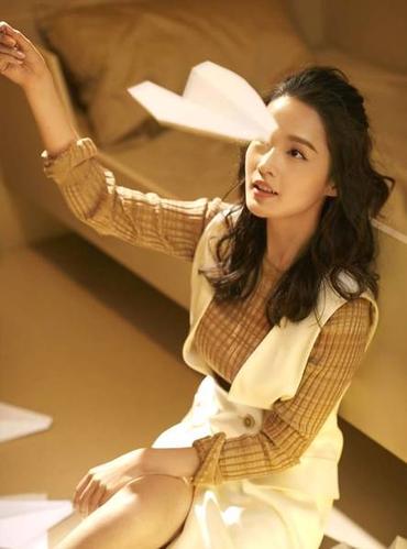 李沁虽出身名门 却怀抱着演员梦想的女主角_资讯频道_凤凰网