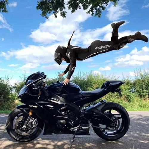 下赛道的雅马哈r6小姐姐