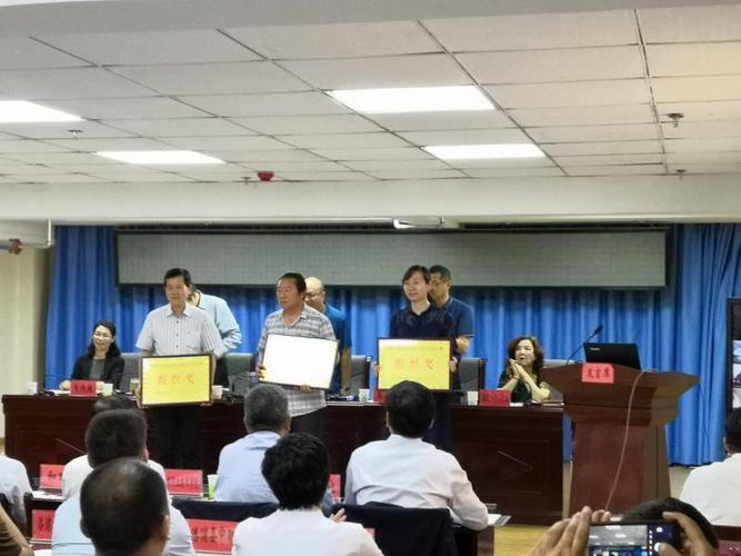 得到了和田地委委员,行署副专员张建和地区教育局副局长朱晓敏的认可