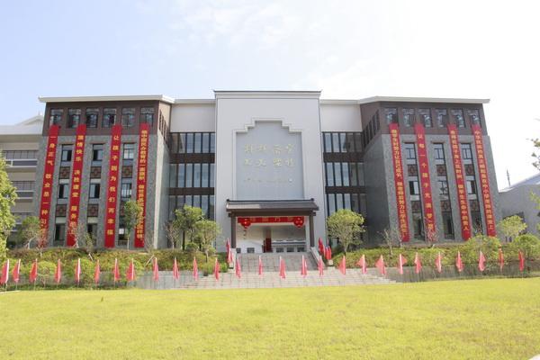 遂昌育才中学"育才红"喜迎国庆