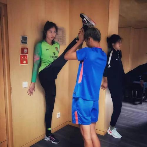 中国女足第一美女赵丽娜训练照,身材圆润饱满,大长腿