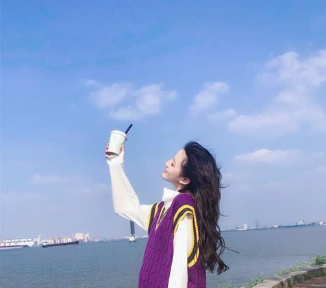 侧脸精致女生头像所有不合时宜的相遇都遗憾的让人心疼