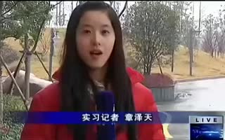奶茶妹妹章泽天出镜南京电视台实习记者