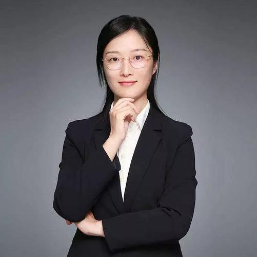 鹏华基金谢书英