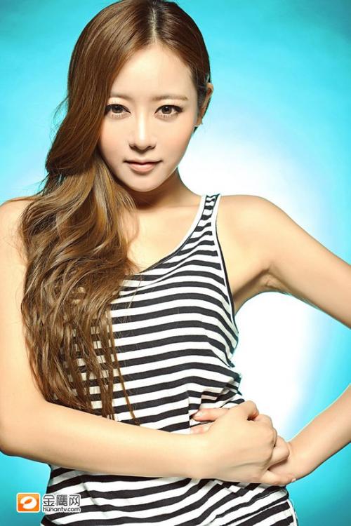 中国 a target="_blank" href="/item/藏族">藏族 /a>女歌手, a