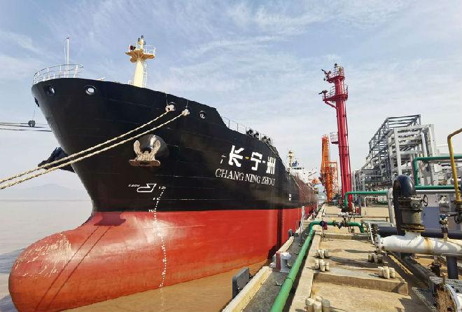宁波引航成功完成信源码头2号泊位首船试靠泊任务