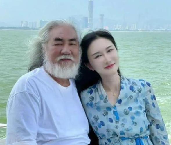 张纪中老婆吃斋念佛,也不忘回怼怒骂她的网友们