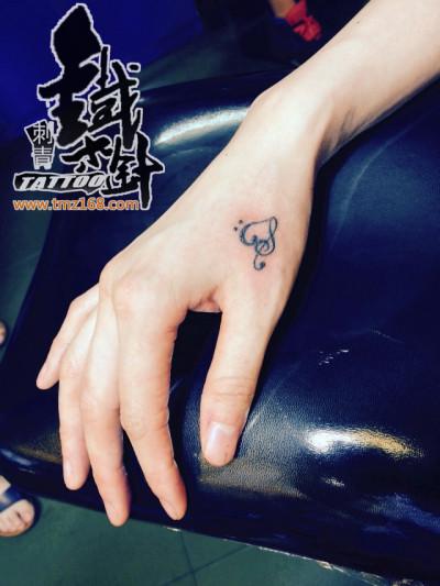 手背纹身手指纹身虎口小清新纹身音符爱心小纹身