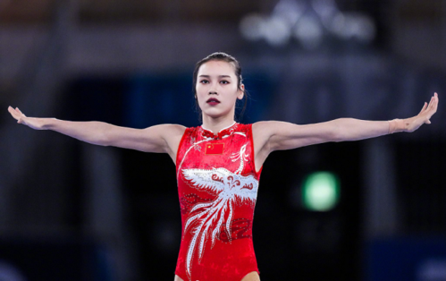 捷报!朱雪莹蹦床夺金,中国体操队包揽女子蹦床金银牌